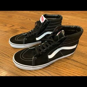 NWOT Men’s Vans High Top Sneakers